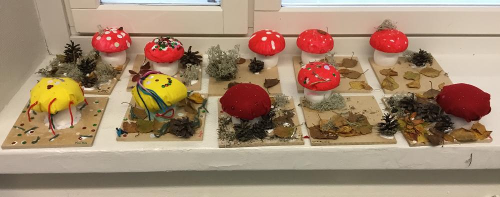 Lapsien askartelemia syksyn sieniä